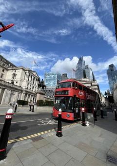 2ǯ�֤��UK