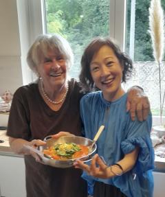 ���餷����